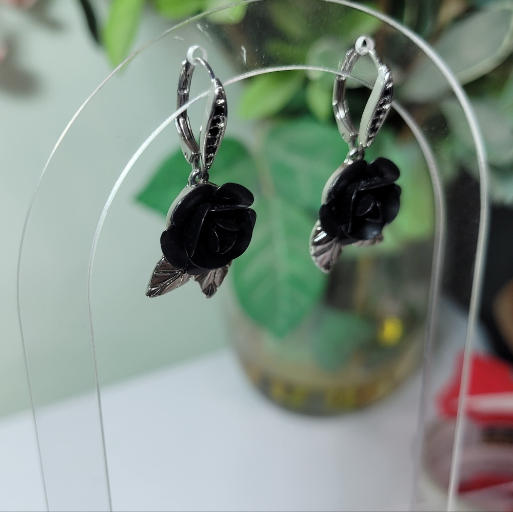NIB BLACK ROSE SILVER LEVERBACK EARRINGS. GOTH EMO GORGEOUS DETAIL. - Picture 5 of 8
